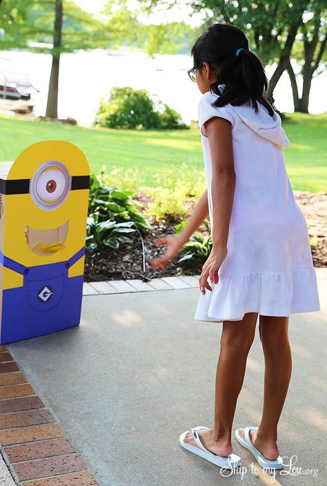 feed the minion party game #minion #party skiptomylou.org Minion Party Games, Minion Party Ideas, Minion Party Theme, Minion Games, Beaver Scouts, Minion Craft, Diy Minions, Despicable Me Party, Minion Mayhem