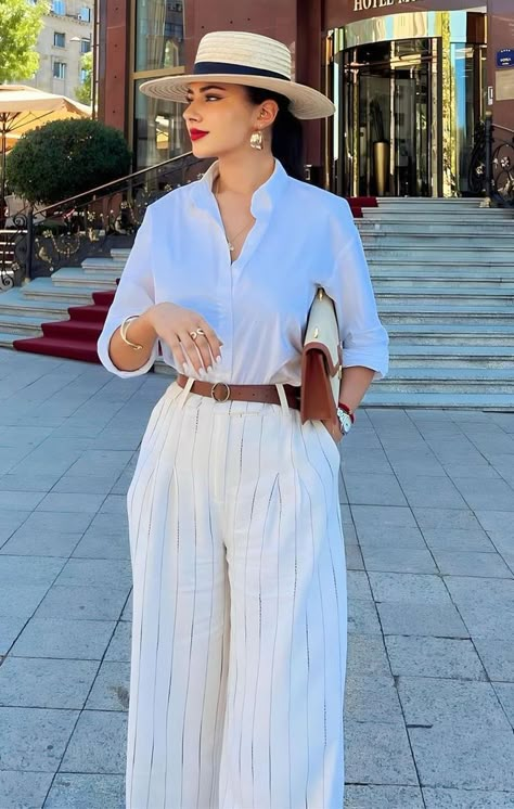 Slacks Summer Outfit, Modern Chic Outfits Classy, Chic Classy Summer Outfits, Neat Casual Outfits, Casual Chic Outfits, Gaun Fashion, Mode Abaya, Casual Day Outfits, Elegante Casual