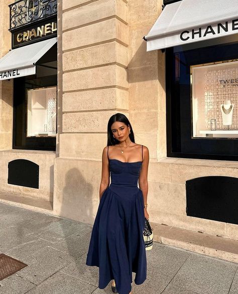 Low Cut Dresses Classy, Dresses As A Wedding Guest, Night Club Outfits Italy, Chic Prom Dress Classy, Classic Dresses For Women Classy Simple, House Of Cb Carmen Dress, Bussines Outfit Women Chic, Semi Formal Wedding Guest Dress Summer, School Award Ceremony Outfit