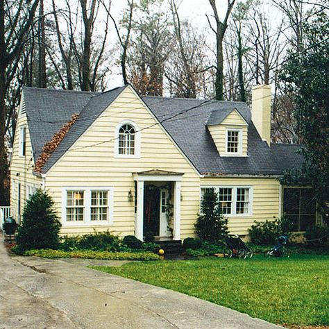 Cream Siding, Window Configurations, 1920s Cottage, Thoughts Are Things, Cape Cod Exterior, Cape Style Homes, Ranch House Exterior, Before And After Home, Exterior House Ideas