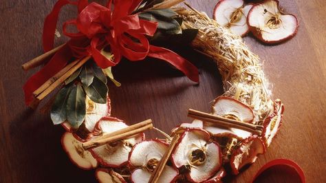 Cinnamon-Apple Wreath Apple Wreath Diy, Christmas Snack Mix, Homemade Wreath, Slow Cooker Apple Butter, Apple Wreath, Slow Cooker Apples, Dried Apples, Cinnamon Apple, Christmas Snacks