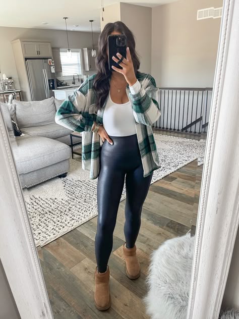 Fall Party Outfits Women, Comfy Shopping Outfit, Flannel Outfits Fall, Leggings Outfit Winter, Leggings Outfit Fall, Comfy Outfits Winter, Leather Leggings Outfit, Buckle Outfits, Flannel Outfits