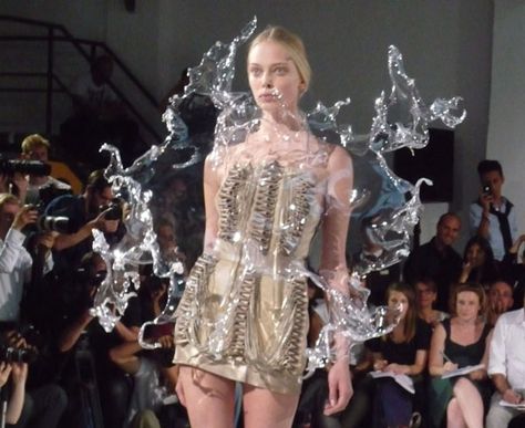 Retro Future Fashion, Iris Van Herpen Couture, 3d Printed Dress, Barbican Centre, Hunger Games Fashion, Fairytale Fashion, Iris Van Herpen, Fashion D, Digital Revolution