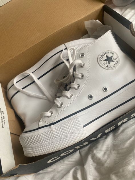 white platform hightop converse leather High Top White Leather Converse, White Leather Converse High Tops, Converse High Tops Platform, Converse Platform White, White Platform Converse Outfit, Converse Platform Outfit, White Converse Platform, Converse White Leather, Platform Converse Outfit