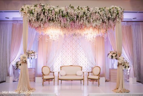 Amazing indian wedding stage decor Wedding Stage Decorations Flowers, Pakistani Wedding Ideas Decoration, White Wedding Stage Decor Elegant, Pakistani Engagement Decor, Desi Wedding Stage, Walima Stage Decor, Indian Stage Decor, Bridal Stage Decoration, Pakistani Wedding Stage Decor