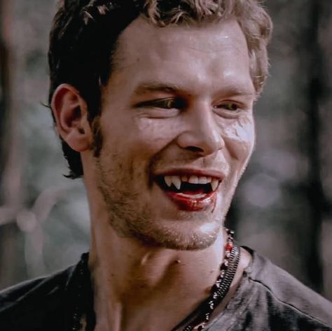 Klaus Mikealson Pics, Vampire Faces, Baddie Books, Klaus Vampire, Hybrid Aesthetic, Klaus Michaelson, Tvd Men, Supernatural Aesthetic, Dark Pics