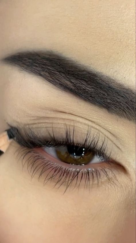 Makeup Rhk, Eye Makeup Aesthetic, Art Eye Makeup, Maquillaje Aesthetic, Beginners Eye Makeup, Prom Eye Makeup, Makeup Spray, Face Makeup Tutorial, Eye Makeup Pictures