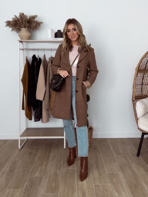 Brown Plaid Coat Outfit, Brown Plaid Coat, Plaid Coat Outfit, Coat Outfit, Plaid Coat, Thanksgiving Outfit, Brown Plaid, Coat Outfits, Autumn Winter Fashion