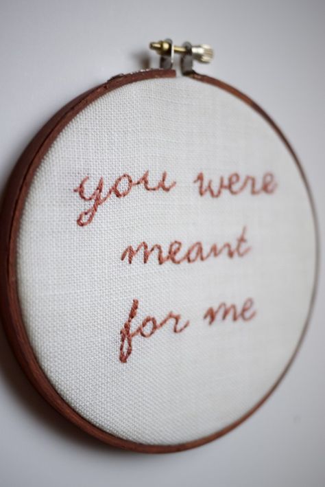 so sweet, - so easy to make. i really need to re-learn how to wield a needle and thread. i used to be so great at it... Hoop Wall Hanging, Stitch Quotes, Embroidery Hoop Wall, Romantic Valentine, Gifts For Everyone, Crafty Diy, Embroidery Inspiration, Hoop Art, Be My Valentine