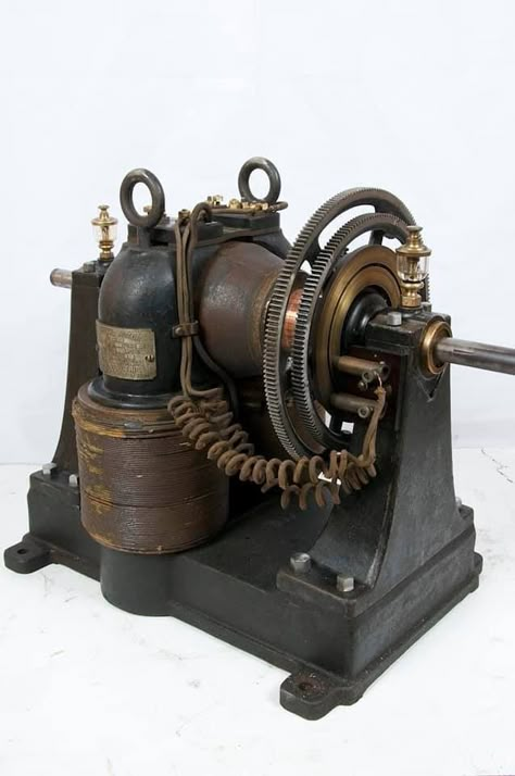 Machinery Aesthetic, Steampunk Concept Art, Dieselpunk Fantasy, Steampunk Laboratory, Electric Motor Generator, Steampunk Mechanic, Mechanism Design, Electric Engine, Old Electronics