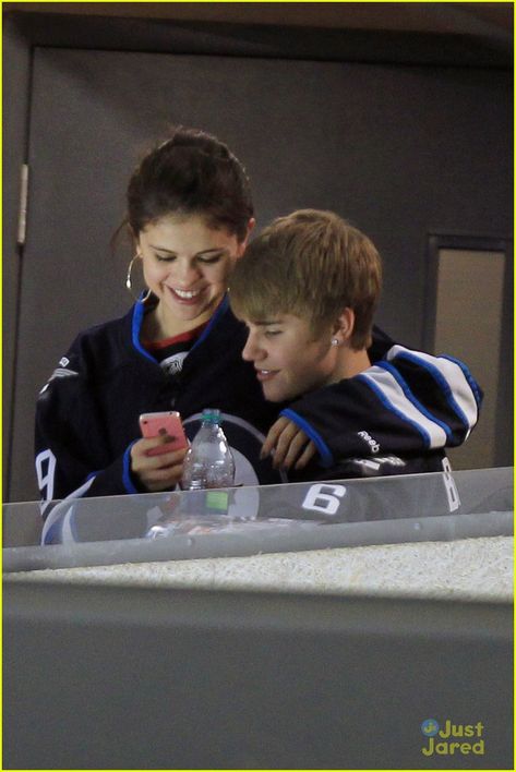 Selena Gomez & Justin Bieber: Hockey Honeys | selena gomez justin bieber hockey game 25 - Photo Justin Bieber Hockey, Justin Bieber Paparazzi, Justin Bieber Kissing, Selena Gomez Kiss, Selena Gomez Justin, Selena Gomez And Justin Bieber, Selena Gomez And Justin, Justin Bieber And Selena Gomez, Justin Selena