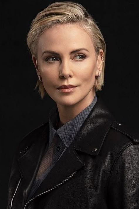 Charlize Theron Short Hair, Charlize Theron Hair, Charlize Theron Style, Atomic Blonde, Short Blonde, Charlize Theron, Short Hair Styles Pixie, 인물 사진, Love Hair