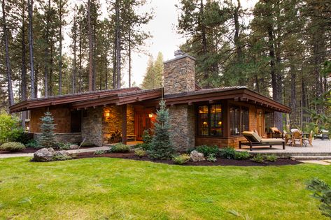 Modern Ranch Architecture, Brasada Ranch, Home In The Woods, Mountain Home Exterior, Modern Mountain Home, Craftsman Home, Architectural Design House Plans, Cape Cod House, Ranch Style Homes