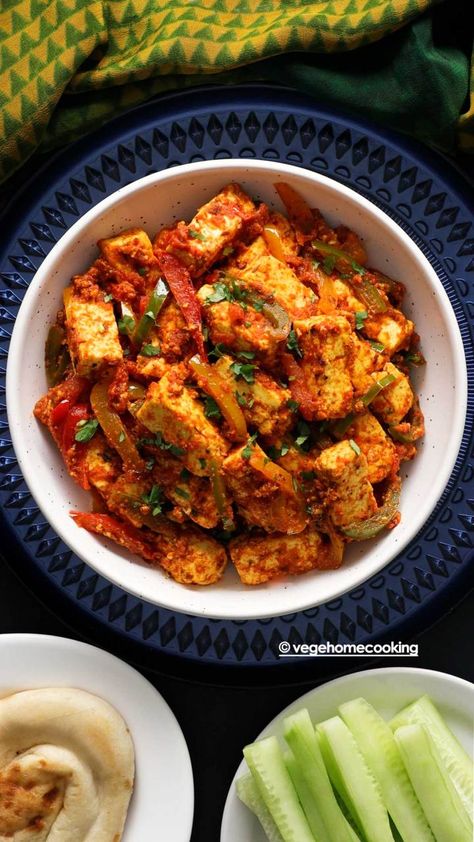 Fried Bell Peppers, Skillet Suppers, Jain Recipes, Paneer Dishes, Healthy Indian Recipes, Tomato Gravy, Veggie Meals, Paneer Recipes, Vegetable Curry