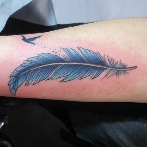 Blue Feather Tattoo, Watercolor Feather Tattoo, Print Tattoo Designs, Feather Tattoo Colour, Simple Bird Tattoo, Tattoo Feather, Feather Tattoo Meaning, Feather With Birds Tattoo, Blue Rose Tattoos