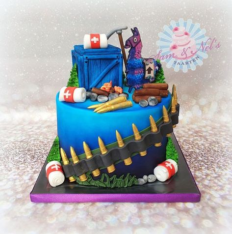 Fortnite Birthday Cakes, Fortnight Cake, Fortnight Birthday, Cake For Children, Fortnight Party, Fortnite Party Ideas, Paintball Birthday, Fortnite Cake, Kids Party Planning