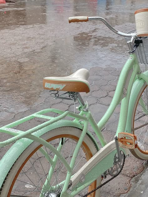 Green Bike Aesthetic, Green Bicycle Aesthetic, Sepeda Aesthetic, Aesthetic Bicycle, Bicycle Aesthetic, Aesthetic Bike, Green Bicycle, Beach Cruiser Bike, Beach Bicycle