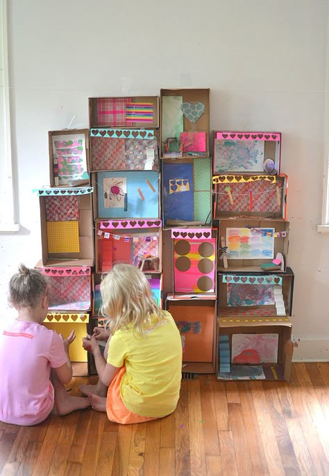 Shoebox mansion: Kids collaborate to make a mansion from shoeboxes, decorating the rooms in the house with handmade furniture from recycled materials. Recycled Material Art, A Mansion, Collaborative Art, Camping Art, Cardboard Crafts, Recycled Crafts, Process Art, Preschool Art, Handmade Furniture