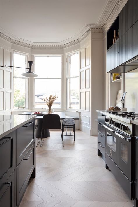 Look Around This Tranquil Apartment In Edinburgh Light Kitchens, Regency Interiors, Period Interiors, Sliding Bathroom Doors, Minimal Interiors, Snug Room, Joinery Design, Bungalow Renovation, Minimal Furniture