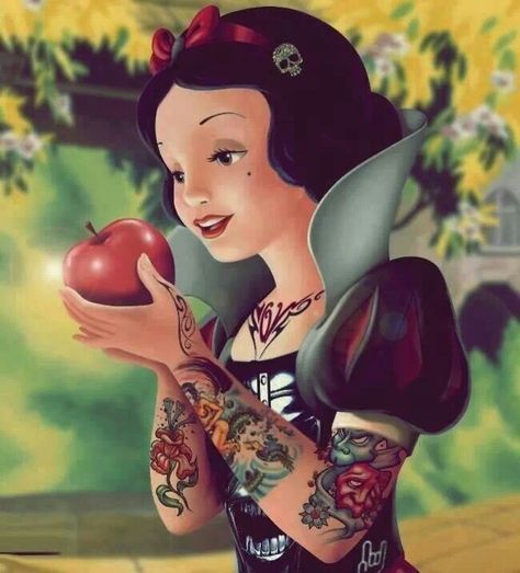 Blanca Nieves Snow White Drawing, Snow White Tattoos, Evvi Art, Princes Disney, Disney Punk, Goth Disney, Punk Disney Princesses, Disney Princess Tattoo, Princess Tattoo