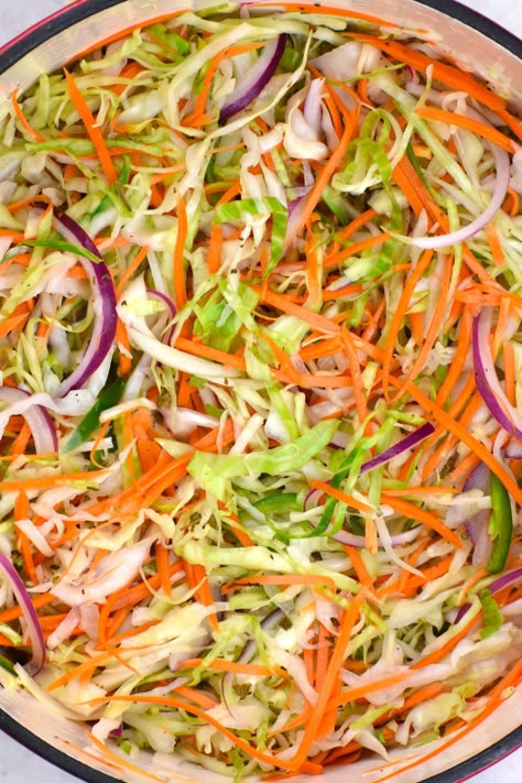 Curtido (Salvadorian Slaw) - GypsyPlate Pupusa Slaw Recipe, Curtido Recipe, Salvadoran Food, Beer Battered Fish Tacos, Salvadorian Food, Cabbage Salad Recipes, Meat Diet, Fermented Cabbage, Beautiful Salad