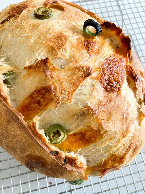 Cheddar & olives sourdough Olive Sourdough Bread, Artisan Sourdough Bread Recipe, Sourdough Starters, King Arthur Flour Recipes, Amazing Food Hacks, Olive Bread, Homemade Sourdough Bread, Artisan Bread Recipes, Sourdough Starter Recipe