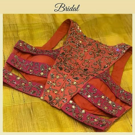 Blaus Design Latest, Deep Neck Blouse Designs, Blaus Design, Designer Blouse Ideas, Blouse Dress Outfit, Brocade Blouse Designs, Blouse Back Neck Design, Choli Blouse Design, Back Neck Design