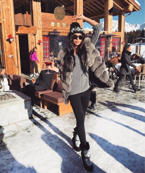 Courchevel Outfit, Apre Ski Outfits, Ski Resort Outfit, Apres Ski Wear, Apres Ski Outfit, Ski Apres, Ski Chic, Resort Outfits, Apres Ski Outfits