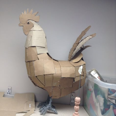 Paper Mache Chicken, Cardboard Art Sculpture, Paper Mache Projects, Paper Mache Animals, Paper Art Sculpture, Paper Mache Clay, Chicken Crafts, Cardboard Sculpture, Paper Mache Sculpture