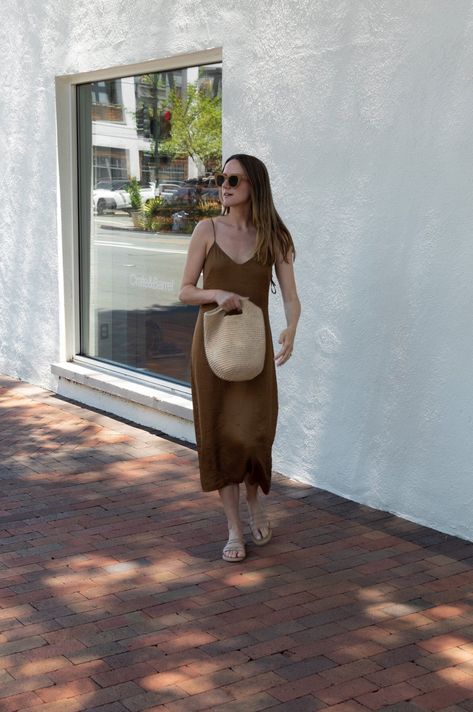 Brown Slip Dress Outfit Casual, Brown Slip Dress Outfit, Silk Slip Dress Outfit, Effortless Summer Outfits, Slip Dress Street Style, Casual Slip Dress, Brown Summer Dress, Slip Dress Casual, Brown Slip Dress