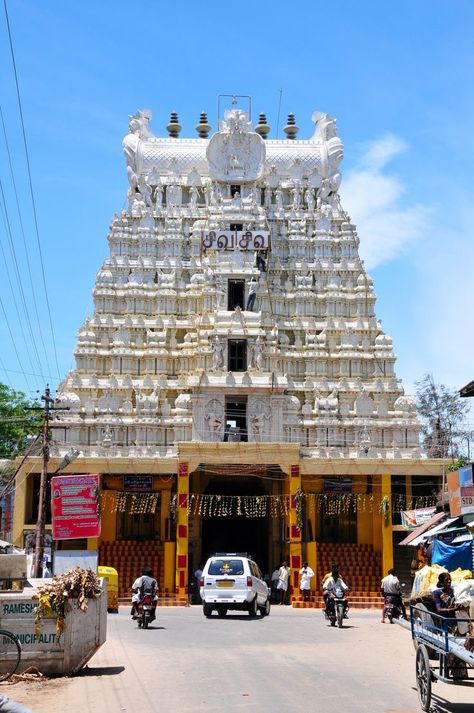 Ramanathaswamy Temple, Temple Entrance, Adventure Trips, Temple India, West Gate, Holi Images, Groot Marvel, Compound Wall, Classic Building