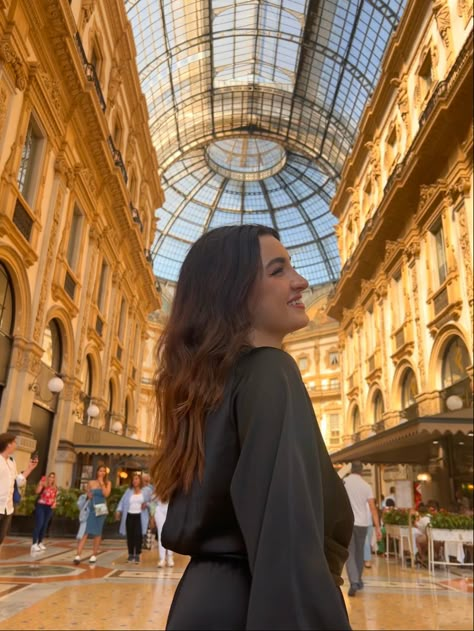 Galleria Vittorio Emanuele II photography instagram candid photo insta milan travel italy Vittorio Emanuele Milano, Milan Galleria Vittorio Emanuele, Milan Photoshoot Ideas, Milan Instagram Pictures, Milan Moodboard, Milan Photo Ideas, Milan Photoshoot, Milan Instagram, Milan Trip