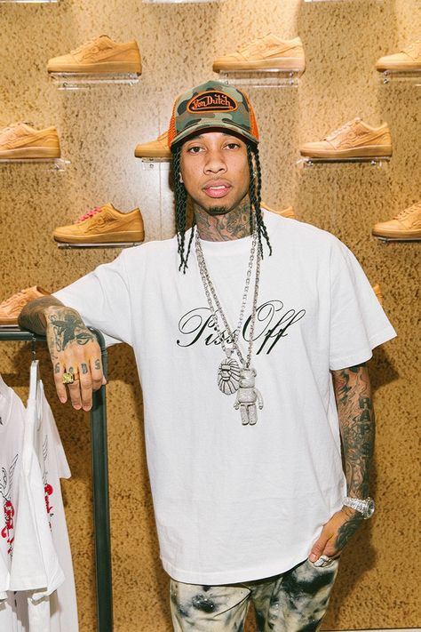 Rapper Tyga teams up with Von Dutch for exclusive new kick collab. King Von Rapper Wallpaper, Rappers Hairstyles, Tyga Wallpapers, Small Face Tattoo Ideas, Face Tattoo Ideas For Men, Von Dutch Outfit, Small Face Tattoo, Tyga Style, Tattoo Designs Cute