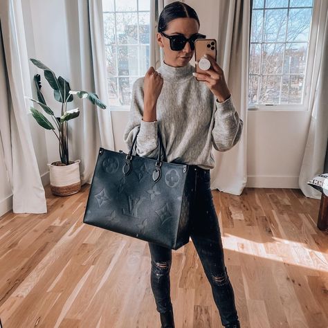 Brittany Victoria on Instagram: “On the go 🖤🖤🖤 • • • • • • • #pochettemetis #louisvuitton #lvagendagm #chanel #roundcoinpurse #minipochette #bumbag #lvbumbag #lvagendapm…” Louis Vuitton Speedy Outfit, Lv On The Go, Lv Agenda Pm, Givency Antigona Bag, Lv Bag, Louis Vuitton Speedy Bag, The Go, Winter Fashion, Coin Purse