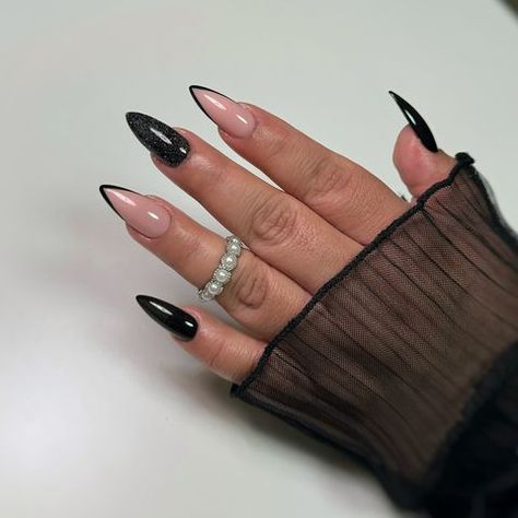 Sonia Sanchez | 818 GelX Artist (@klawsbysonia) • Instagram photos and videos Sonia Sanchez, Minimal Look, Fall Nail Art, Diamond Glitter, Fall Nail Designs, Artist On Instagram, Black Diamond, Nail Inspo, Muse