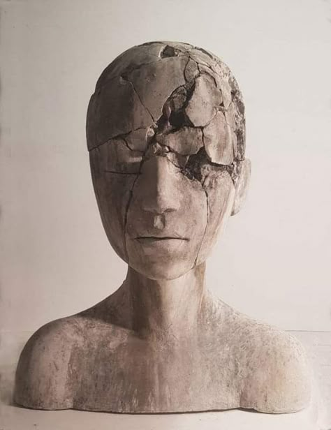 Ceramic Portrait Sculpture, Meaningful Ceramic Pieces, Abstract Face Sculpture, Cracked Sculpture, Easy Sculpture Ideas Clay, Broken Sculpture, Face Casting, Pottery Face, Easy Clay Sculptures