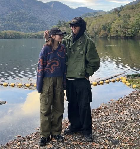 Outdoor Core Outfits, Vintage Outdoor Outfit, Hiking Aesthetic Men, Gorpcore Woman, Outdoor Outfit Men, Biologist Outfit, Backpacker Outfits, Climbing Fits, Vintage Hiking Outfit