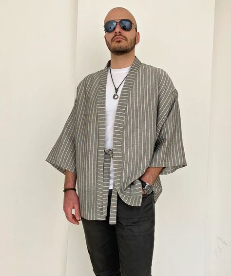 It’s so beautiful I wish I took picture when I wore it it was my perfect size but note it’s not a gown more of a top but so perfect Modern Yukata Men, Stripes Men Outfit, Kimono Outfit For Men, Male Kimono Fashion, Kimono Fashion Men, Modern Kimono Men, Kimono Men Fashion, Haori Fashion, Kimono Jacket Men