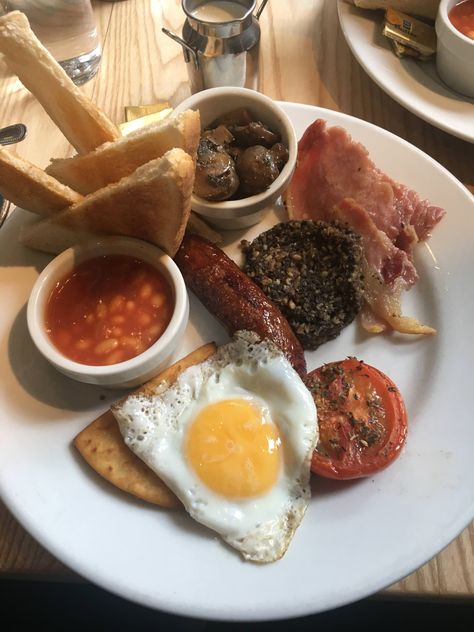 [I Ate] Full Scottish Breakfast Full Scottish Breakfast, Full Irish Breakfast, Irish Foods, Scotland Food, Chicken Sausage Recipes, Scottish Breakfast, Full English Breakfast, Travel Scotland, Scottish Recipes