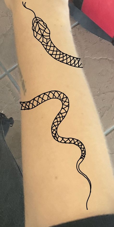 Wrist Snake Tattoo, Snake Henna Tattoo, Snake Tattoo Drawing, Snake Hand Tattoo, Easy Tattoos To Draw, Wrap Around Tattoo, Sharpie Drawings, Serpent Tattoo, Wrap Tattoo