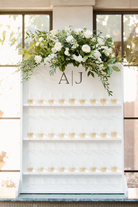 Champagne Wall Decorations, Champagne Wall Flowers, Modern Champagne Wall, Champagne Wall Engagement Party, Wedding Drink Wall Ideas, Prosecco Wall Wedding, Champagne Theme Wedding Decor, Table Top Champagne Wall, Diy Wedding Champagne Wall