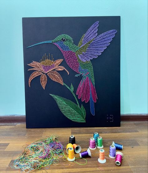 String art_Colibri🫶🏼 71x62 To order📩 String Pictures, String Art Flamingo, Unicorn String Art Template, String Art Hummingbird, String Art Nails Size, String Art Pattern, Nail String Art Template Love, Pictures On String, Nail String