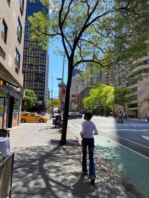 Nyc Daytime Aesthetic, Walking Through City Aesthetic, New York Aesthetic Day, New York Day Aesthetic, Walking In Nyc Aesthetic, Walking In New York Aesthetic, Walking In City Aesthetic, Walking City Aesthetic, City Walking Aesthetic