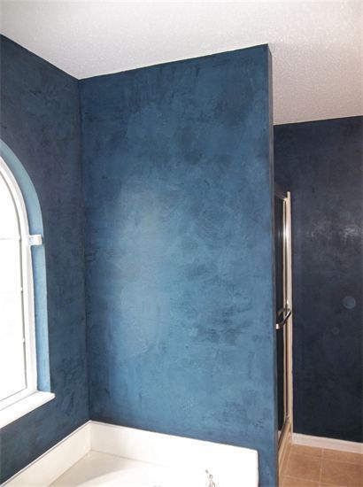 Bedroom Dark Blue Walls, Plaster Bathroom, Bathroom Ideas Blue, Apartment Bathroom Ideas, Limewash Walls, Bedroom Dark, Venetian Plaster Walls, Faux Walls, Polished Plaster