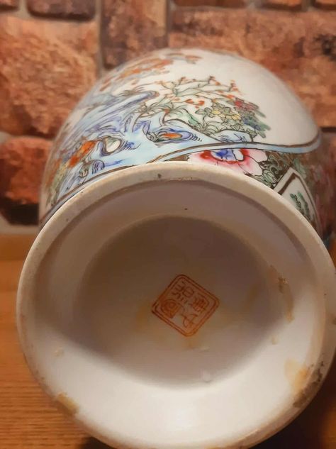 17 Most Valuable Chinese Pottery Marks Worth Money Chinese Pottery Ceramics, Antique Knowledge, Dragon Bowl, Chinese Vintage, Pattern Bowl, Chinese Pottery, Chinese Vase, Pottery Marks, Chicken Diy