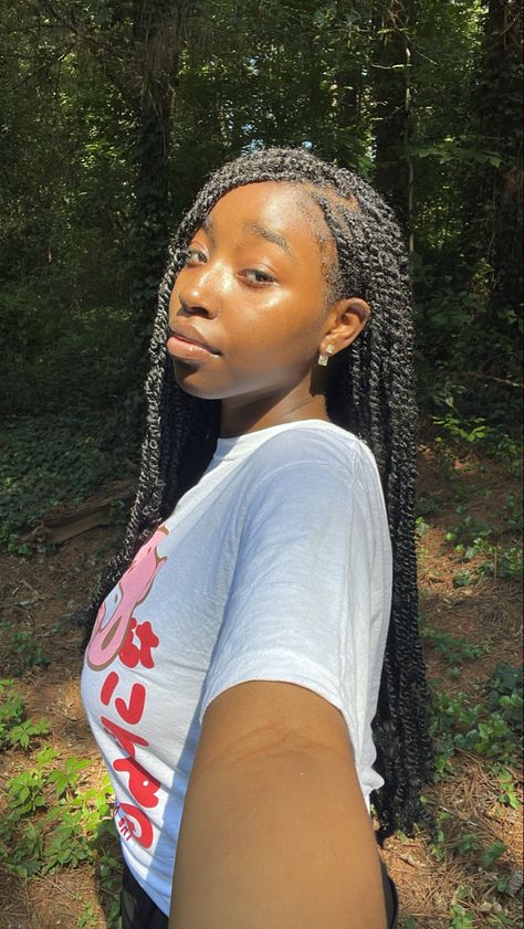 Long Mini Passion Twist, Mini Passion Twists Long, Mini Passion Twists, Single Braids Hairstyles, Passion Twists, Cute Box Braids, Taking A Selfie, Cute Braided Hairstyles, Box Braids Hairstyles For Black Women