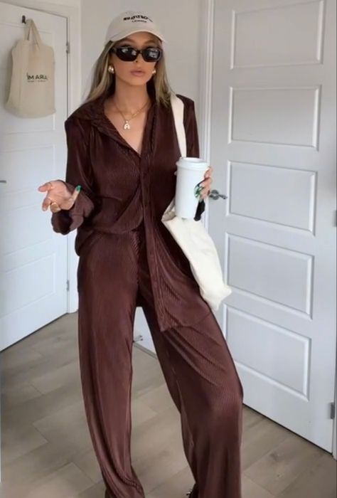 Scandi Fashion, Classy Outfits For Women, Muslim Outfits Casual, Winter Fashion Outfits Casual, Effortlessly Chic Outfits, Classy Work Outfits, Lace Dress Long, Fashion Attire, Outfit Inspo Fall