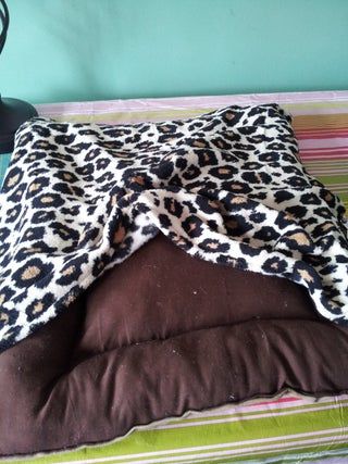 Dog Bed With Removable Blanket : 6 Steps (with Pictures) - Instructables Swifter Duster, Snuggle Dog Bed, Outside Dog Houses, Cozy Cave Dog Bed, Craft Fair Table, Cave Dog Bed, How To Make Green, Hooded Dog Bed, Diy Dog Bed