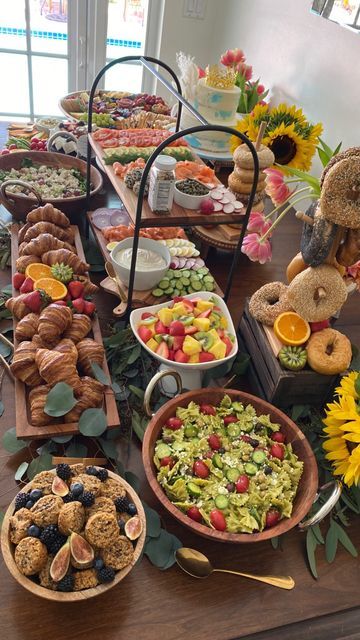 Grazing Lunch, Breakfast Brunch Party, Brunch Bar, Lunch Party, Brunch Spread, Rare Features, Girls Brunch, Birthday Lunch, Lunch Buffet