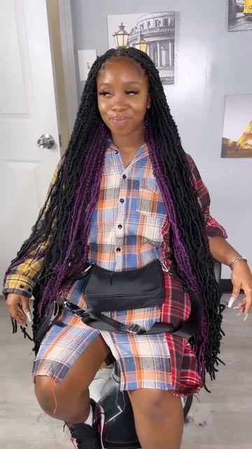 Knotless Soft Locs With Color, Soft Locs With Color Underneath, Faux Locs With Highlights, Peekaboo Soft Locs Blue, Soft Locs With Color In The Back, Purple Invisible Locs, Soft Locks With Color, Blue And Black Peekaboo Soft Locs, Soft Locs With Highlights